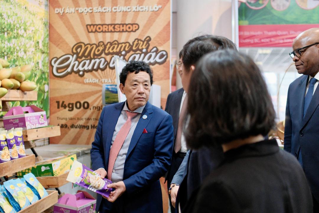 Tổng giám đốc FAO Khuất Đông Ngọc ấn tượng với các sản phẩm OCOP